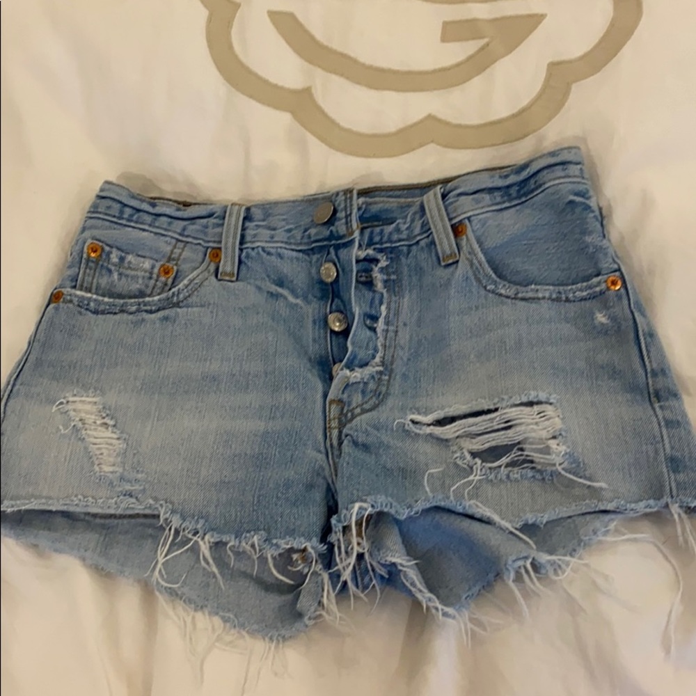 Light wash Levi’s